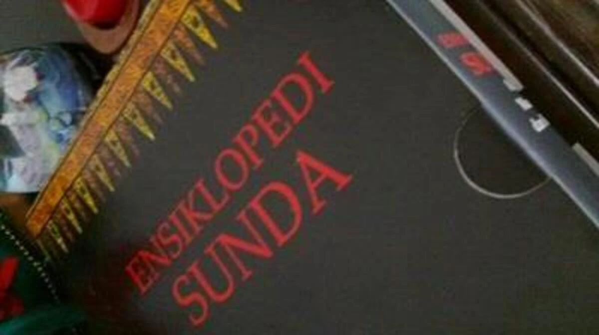 Ensiklopedia Sunda:  Menjawab Sejarah Sunda yang Hilang