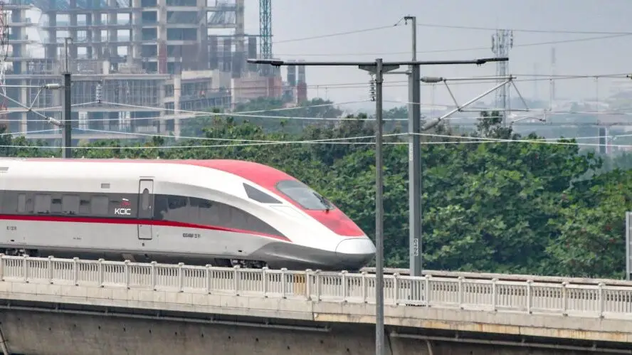 Politik Ekonomi Transportasi & Perumahan Rakyat: Ujian Fiskal Kereta Cepat dan IKN