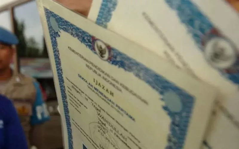 Memang Boleh Perusahaan Tahan Ijazah Pekerja? Ini Aturan Lengkapnya