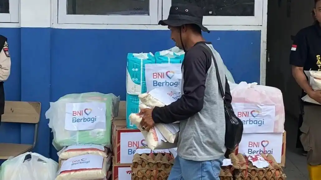 BNI Salurkan Bantuan Tanggap Darurat untuk Korban Banjir Padang dan Sibolga