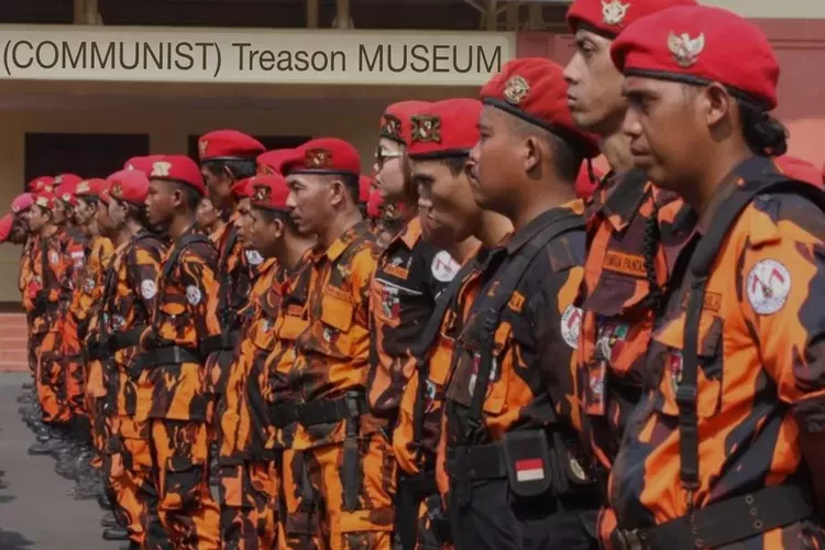 Melestarikan Militerisasi Sipil dengan Ormas Paramiliter