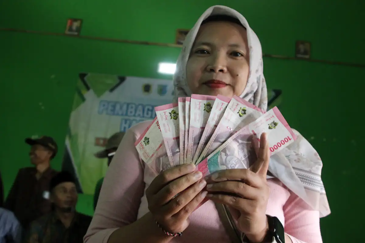 Sukses Kelola Ekonomi Desa, Dua Desa di Jawa Tengah Bagi-Bagi THR ke Warga