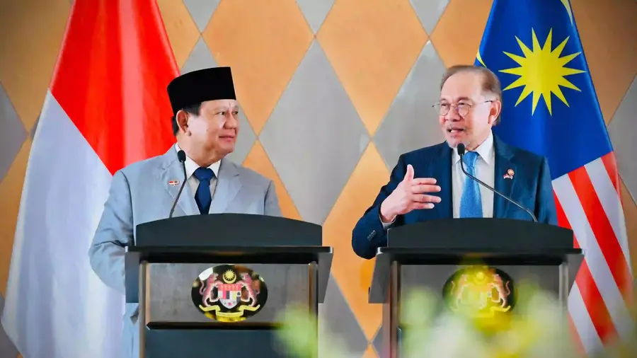 Beda Kelas Anwar Ibrahim dan Prabowo dalam Menyikapi Agresi terhadap Iran