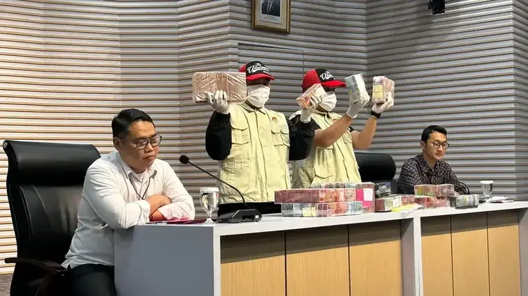 Bupati Sudewo Pasang Tarif Rp225 Juta untuk Calon Perangkat Desa Sudewo - korupsi