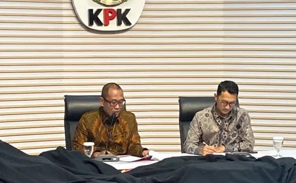 Pelaksana Tugas Direktur Penyidikan KPK, Achmad Taufik Husein (kiri) saat Konferensi pers di Gedung KPK, Jakarta, Selasa (15/09). Achmad Taufik Husein - kpk