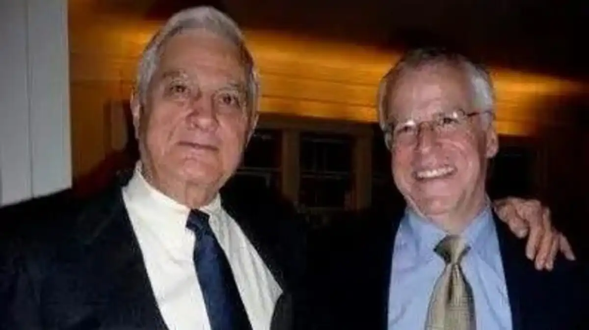 Sumber: https://souffleinedit.com/ Bill Kovach