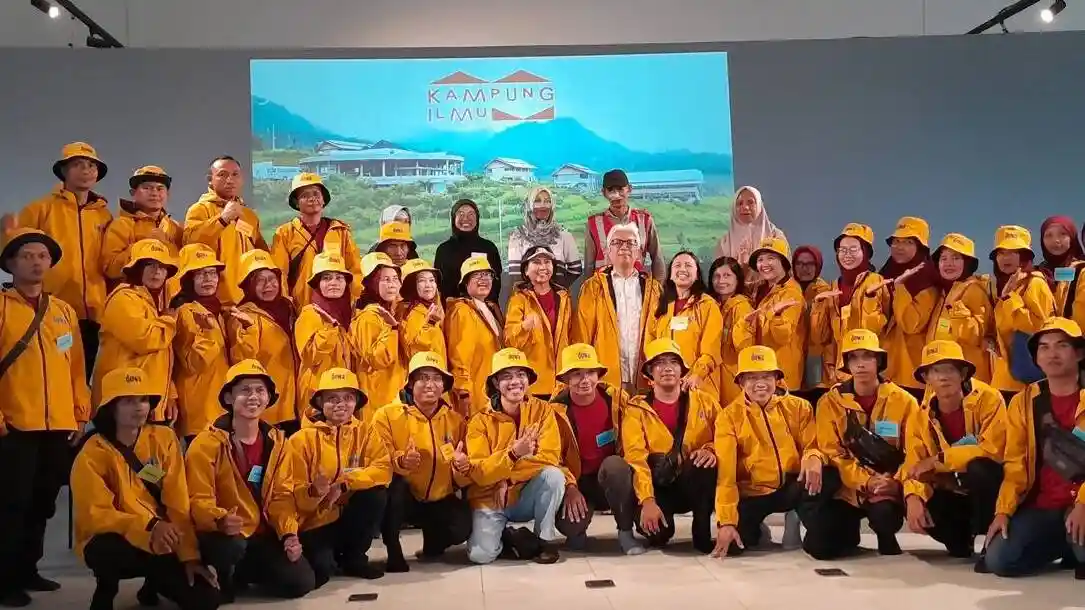 Sumber: https://www.facebook.com/imam.b.prasodjo Dowa Bag