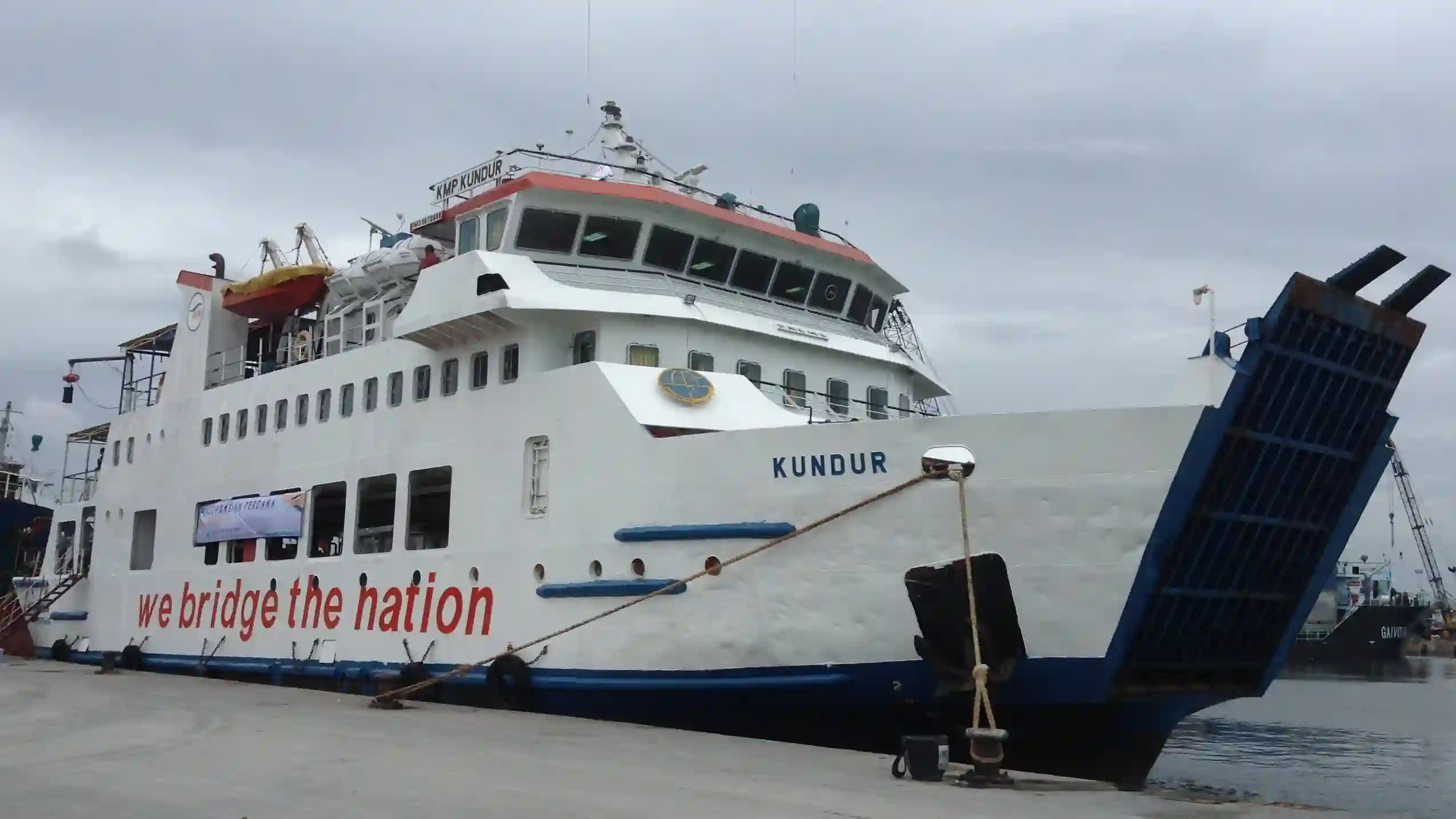 PT ASDP Indonesia Ferry (Persero) meresmikan pengoperasian perdana lintasan baru menuju Kepulauan Seribu, khususnya Pulau Untung Jawa, Pulau Kelapa, dan Pulau Pramuka, Sabtu (14/1/2017). ASDP