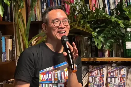 Penulis Henry Manampiring (Foto: Gramedia.com) Henry Manampiring