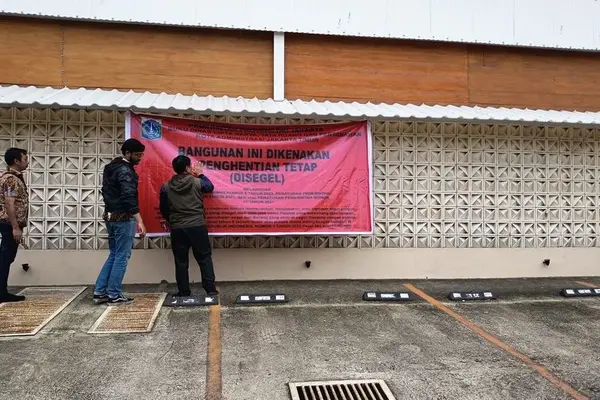 Lapangan Padel di Pulomas disegel oleh Sudin Citata, Kamis (26/2/2026).(Foto: Kompas.com ) Padel disegel
