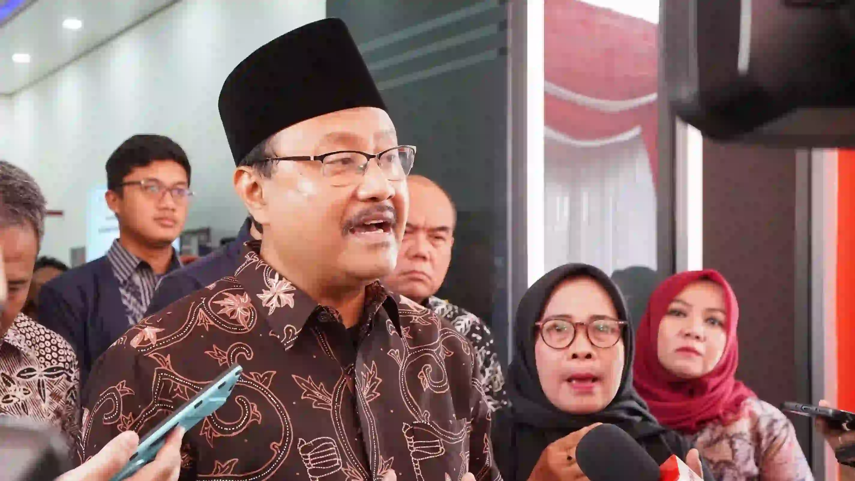 Menteri Sosial Saifullah Yusuf