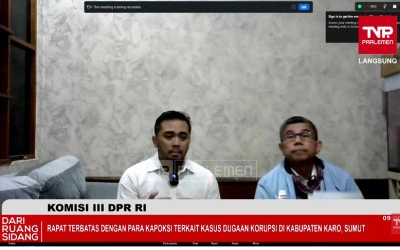 Videografer Amsal Sitepu rapat dengan Komisi III DPR RI yang digelar secara daring, pada Senin 30 Maret 2026. Ia ditemani anggota Komisi III DPR, Hinca Pandjaitan. (Foto: TV Parlemen)
Amsal Sitepu - DPR
