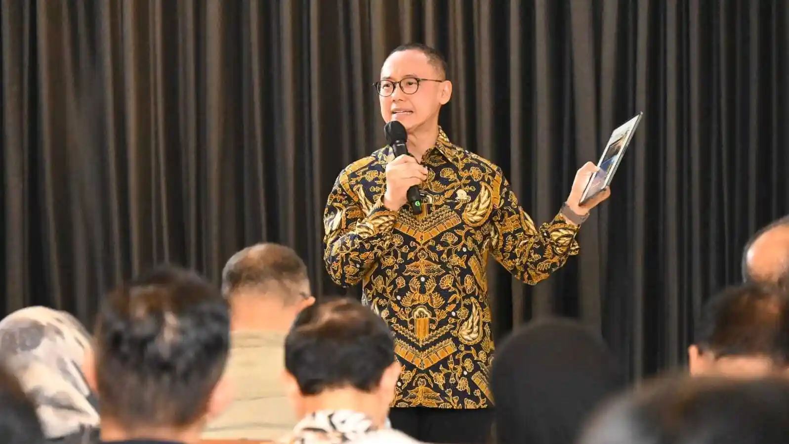 Wakil Ketua MPR RI Eddy Soeparno dalam Dialog Publik RUU Perubahan Iklim bertajuk “Perubahan Iklim, Keanekaragaman Hayati dan Keadilan Lingkungan” , di Plataran Menteng, Menteng, Jakarta Pusat, Jumat (18/9/2026). Eddy Soeparno
