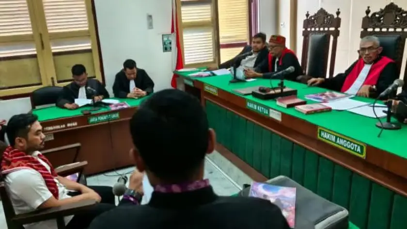 Amsal Sitepu dalam sidang pledoi di PN Medan. Amsal Sitepu - sidang