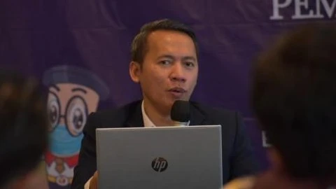 Mustolih Siradj 