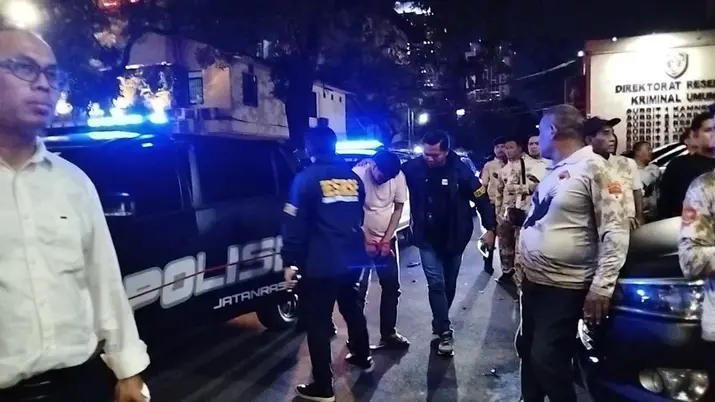 Dua dari enam tersangka begal yang ditangkap Polda Metro Jaya, Rabu (20/5/2026). (Foto: tirto.id) Begal