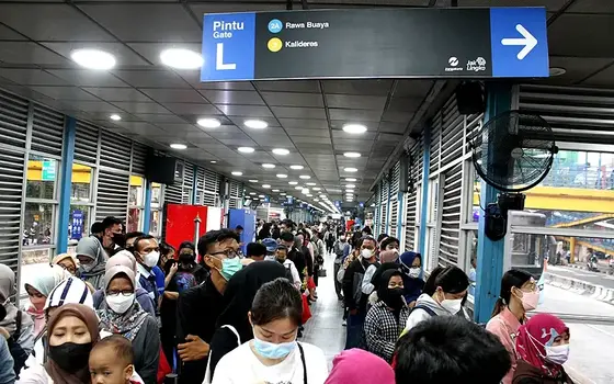 Ilustrasi penumpang Transjakarta penumpang Transjakarta