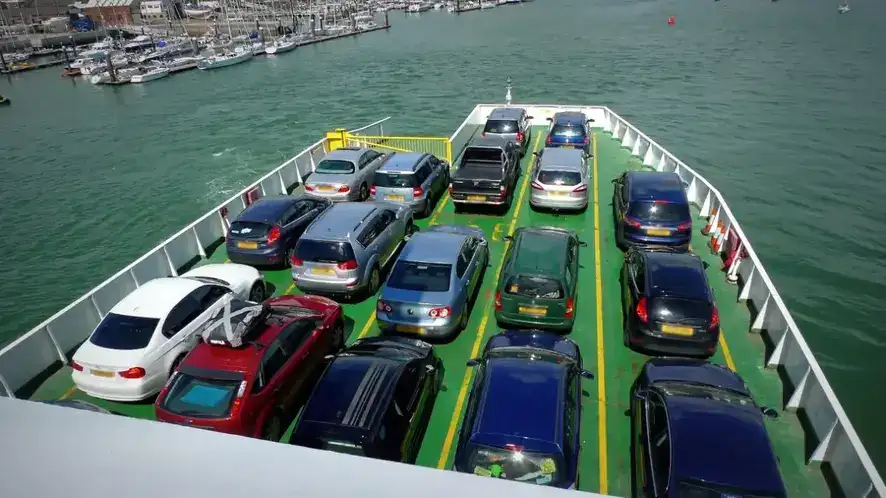 Mobil di kapal