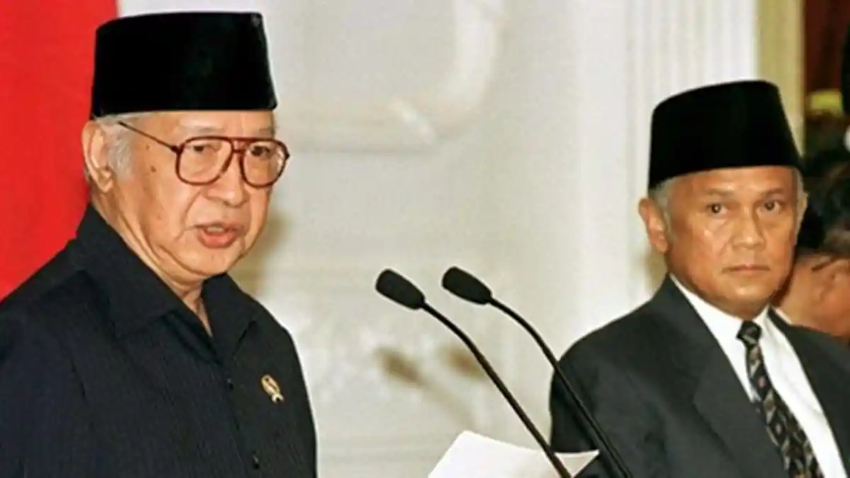 Soeharto mengundurkan diri pada 21 Mei 1998. Habibie - Soeharto