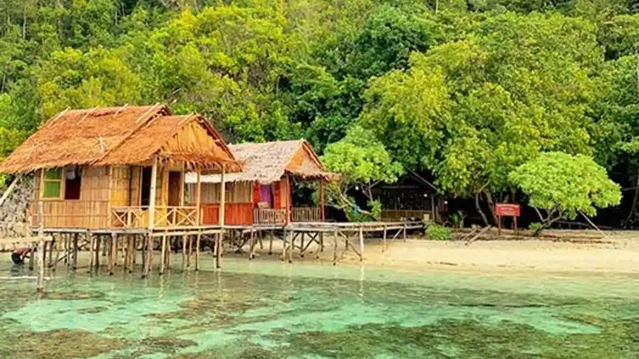 Sumber: https://www.stayrajaampat.com/ Keruwo Homestay