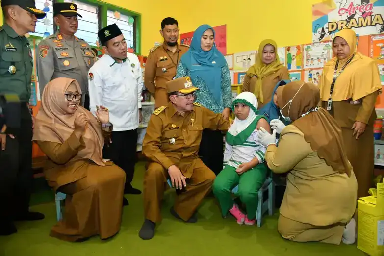 Vaksinasi Campak massal di Sumenep