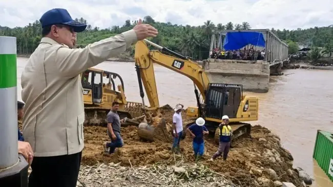 Presiden Prabowo Tinjau Pengerjaan Jembatan Bailey Teupin Mane di Bireuen, Aceh (Foto: Setneg) Prabowo - jembatan