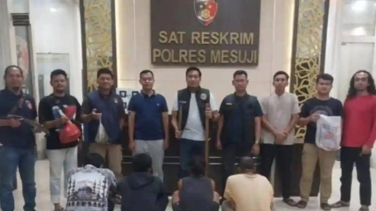 Polres Mesuji tangkap 4 pelaku pembunuh tapir, 2 masih DPO, Jumat (3/7/2026). (Foto: Dok Polres Mesuji)
tersangka tapir