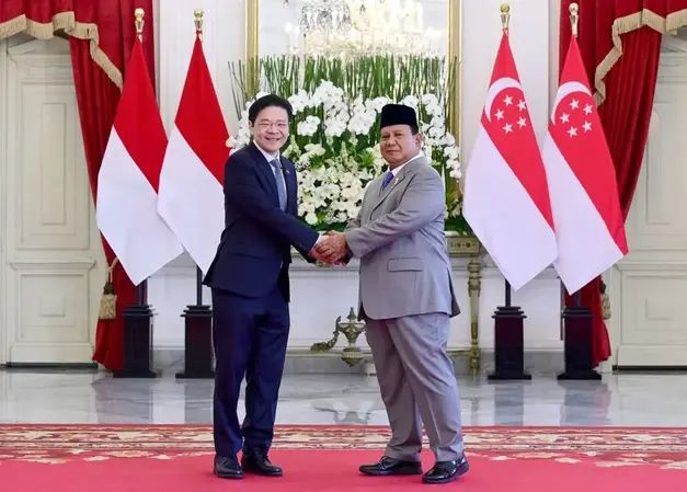 Presiden Republik Indonesia Prabowo Subianto menerima kunjungan resmi Perdana Menteri (PM) Singapura, Lawrence Wong, pada Rabu, 6 November 2024 di Istana Merdeka, Jakarta. (Foto: Antara) indonesia - singapura