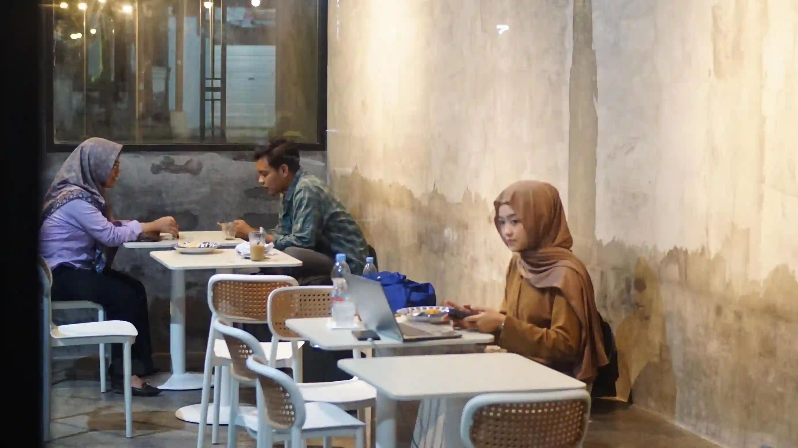 Suasana di sebuah kafe. (Sumber: Dimas Wahyu Gilang) kafe
