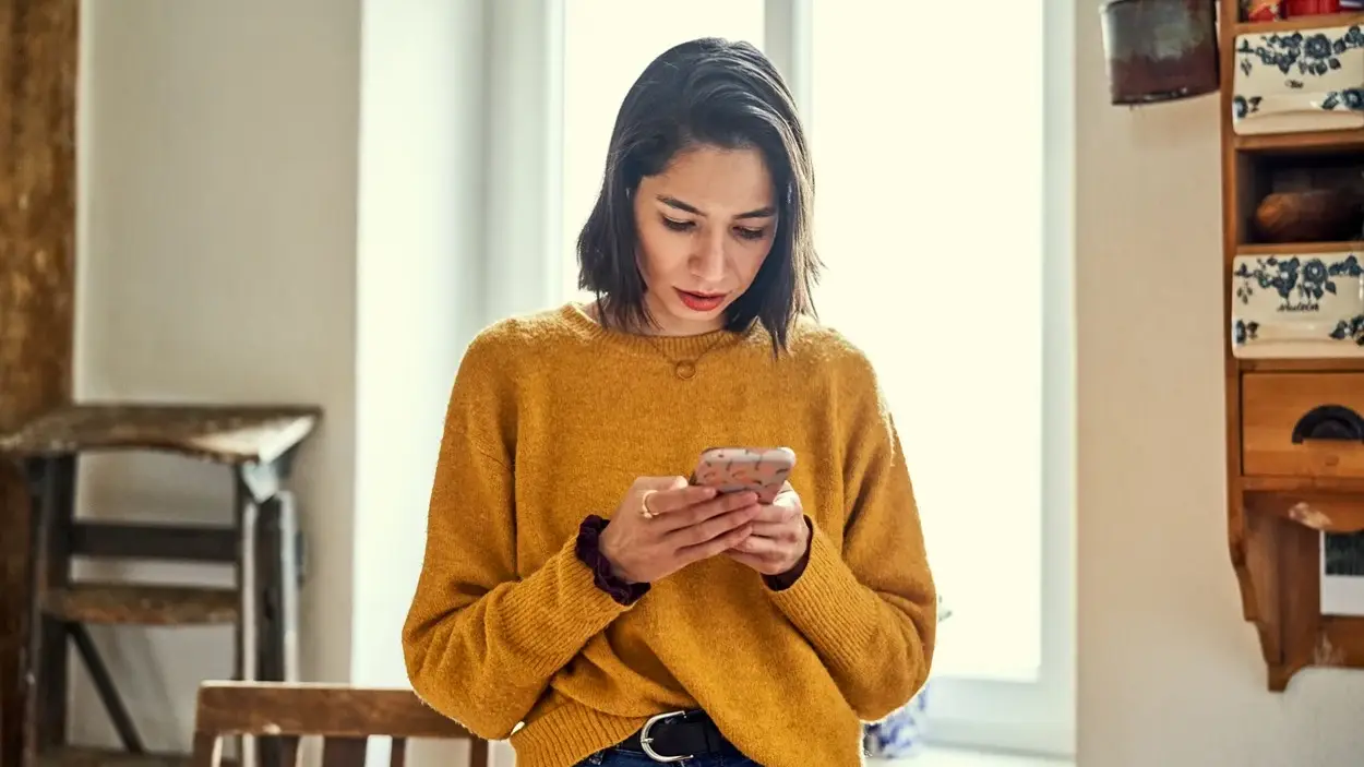 Sumber: https://www.helpguide.org/ FOMO