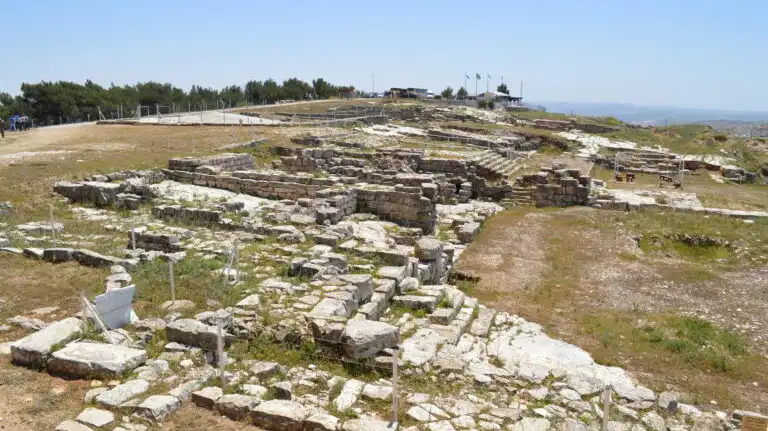 Sumber: https://www.biblicalarchaeology.org/ Kuil