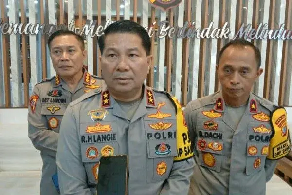 Kapolda Sulawesi Utara (Sulut) Inspektur Jenderal Polisi (Irjen Pol) Roycke Harry Langie Roycke Harry Langie