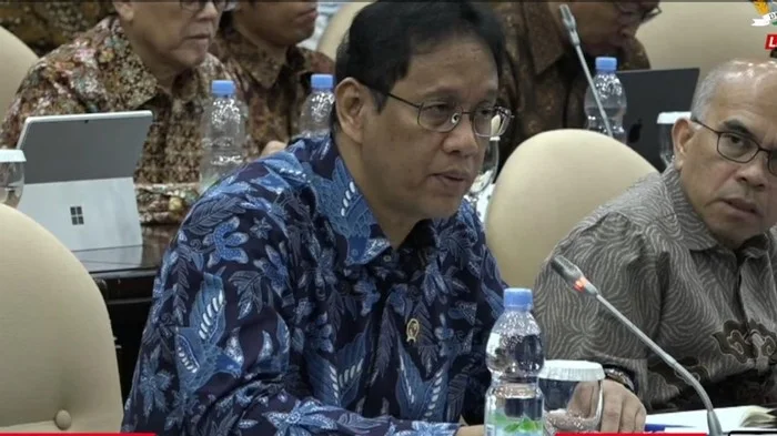 Sebelum digantikan Suahasil Nazara dari jabatan Menkeu, Purbaya Yudhi Sadewa masih menghadiri rapat kerja di DPD RI.
(Foto: Youtube DPD RI)
Baca artikel detiknews, "Suahasil Nazara Jadi Menkeu, Purbaya Masih Ikut Rapat DPD Siang Tadi" selengkapnya https://news.detik.com/berita/d-8662401/suahasil-nazara-jadi-menkeu-purbaya-masih-ikut-rapat-dpd-siang-tadi.
Download Apps Detikcom Sekarang https://apps.detik.com/detik/ Purbya dicopot