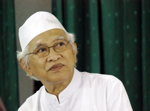 Kiai NU yang juga budayawan, KH Ahmad Mustofa Bisri atau Gus Mus Mustofa Bisri