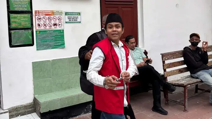 Alfarisi bin Rikosen (21) seorang pemuda yang ditangkap dalam aksi demonstrasi pada Agustus 2025 dan ditahan di Rutan Medaeng dilaporkan meninggal dunia, Selasa (30/12) sekitar pukul 06.00 WIB. (Foto: Dok. KontraS Surabaya) Alfarisi bin Rikosen
